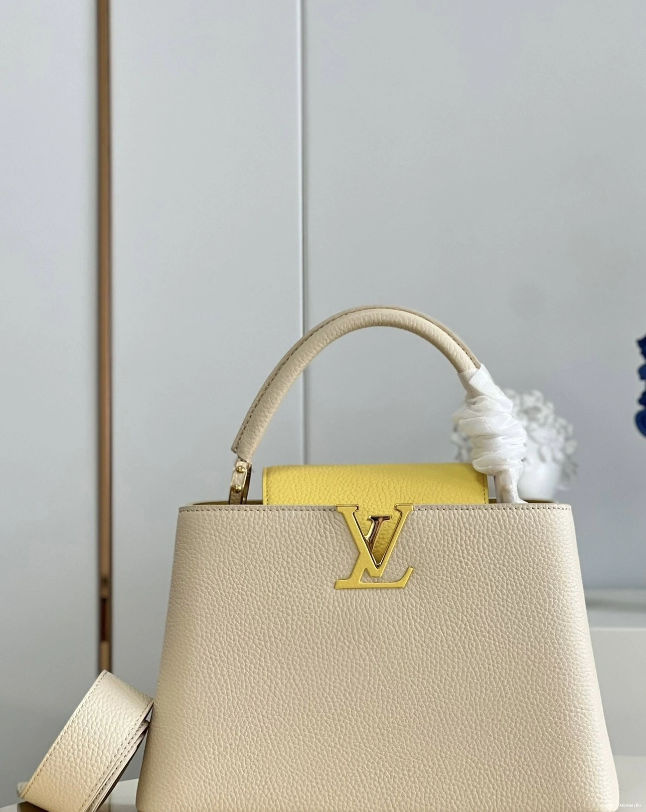 VUITTON MM CAPUCINES LOUIS 0211